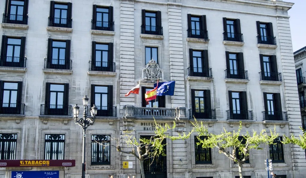 Consejería de Economía y Hacienda ofrece beca para graduados en Periodismo y Comunicación en Cantabria